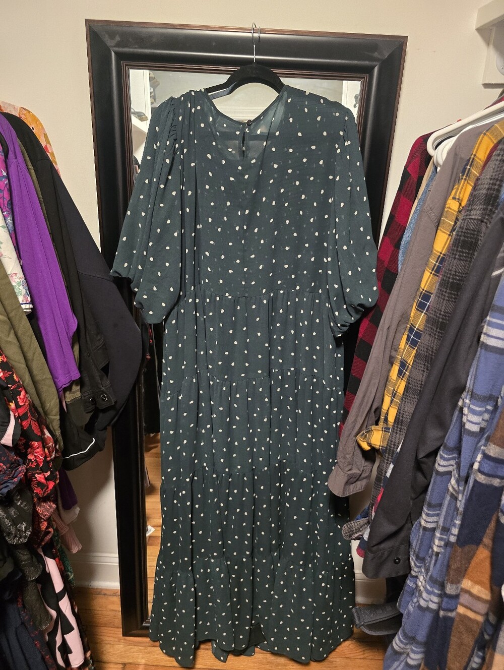 ASOS DESIGN Curve shirred tiered maxi dress in green spot print Size 26 - Picture 8 of 9